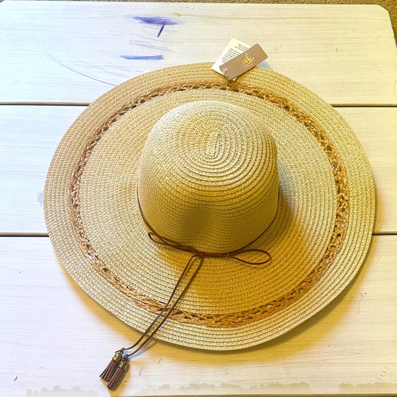 Wide Brim Straw Hat - Picture 1 of 2
